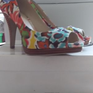 Nine West peep toe heels. Size 10..New in the Box.